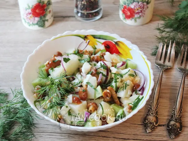 Фото блюда: Салат с картошкой и маринованными опятами