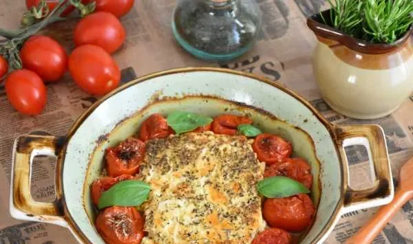 Фото блюда: Запеченная фета с помидорами черри и ароматными травами