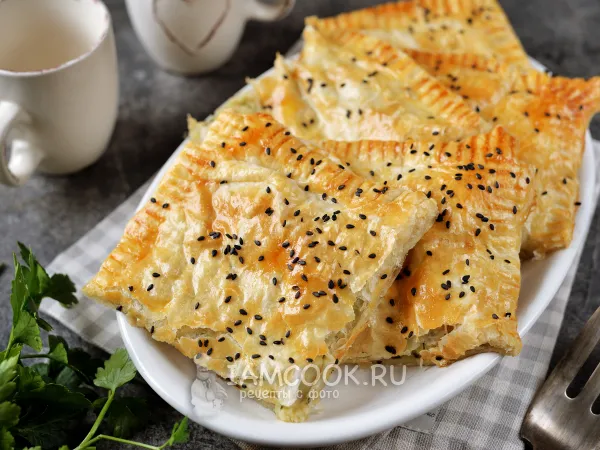 Фото блюда: Пирог из слоеного теста с картошкой и грибами