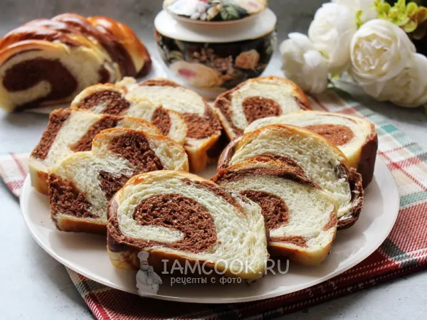 Фото блюда: Сладкий рулет из дрожжевого теста