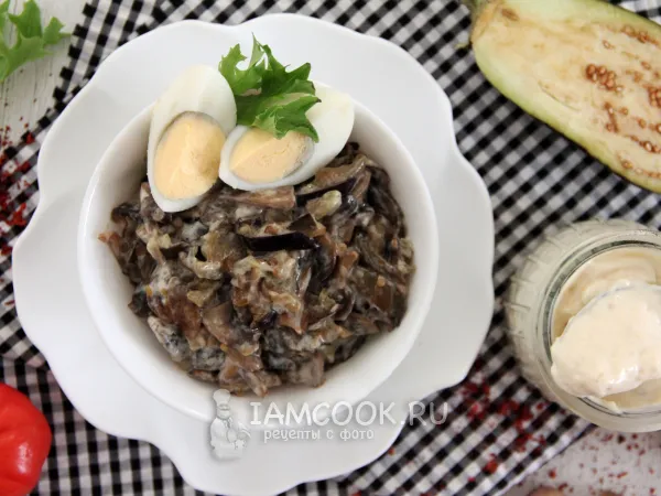 Фото блюда: Салат из баклажанов и грибов с майонезом