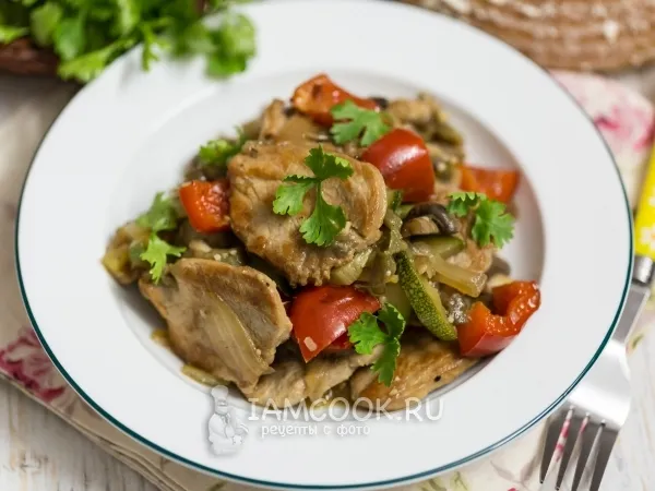 Фото блюда: Жареное мясо с овощами и грибами