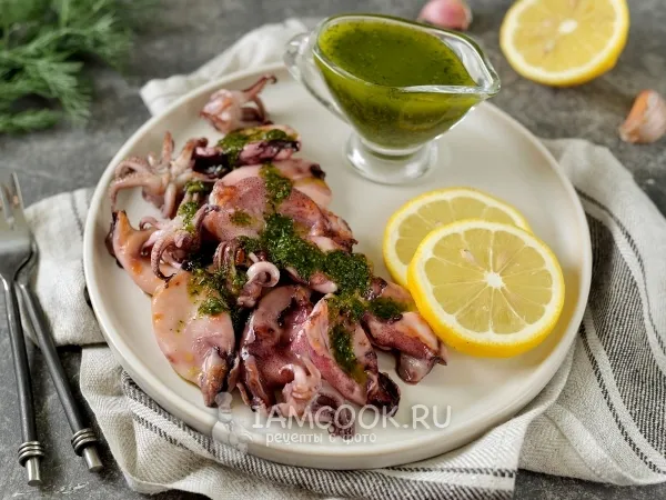 Фото блюда: Беби кальмары на гриле с зеленым соусом