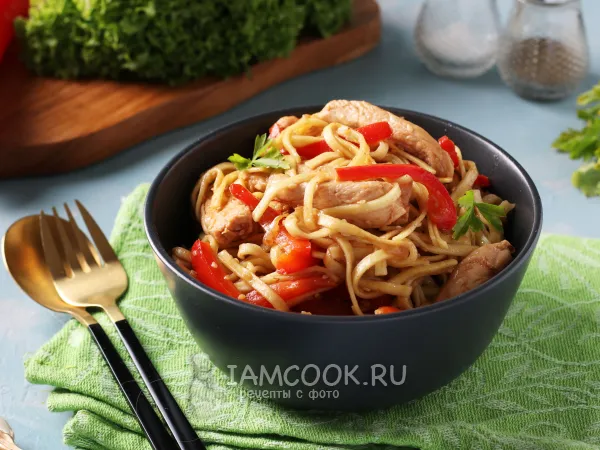 Фото блюда: Яичная лапша с курицей и соусом терияки