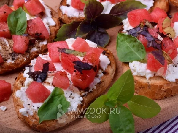 Фото блюда: Брускетта с арбузом и сыром фета