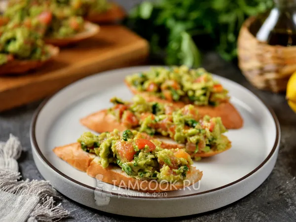 Фото блюда: Брускетта с лососем и гуакамоле