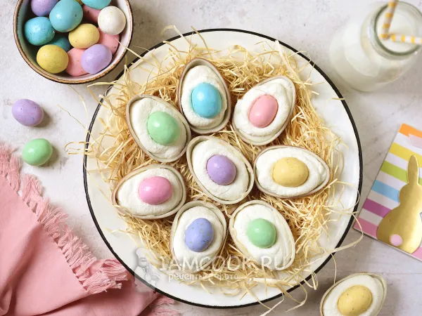 Фото блюда: Пасхальный десерт в шоколадных яйцах