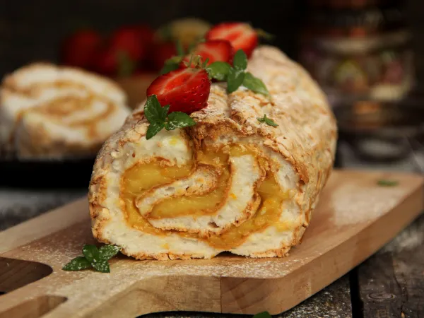 Фото блюда: Меренговый рулет с апельсиновым курдом