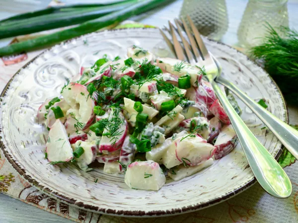 Фото блюда: Салат из редиски с майонезом