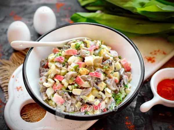 Фото блюда: Салат с крабовыми палочками и вешенками