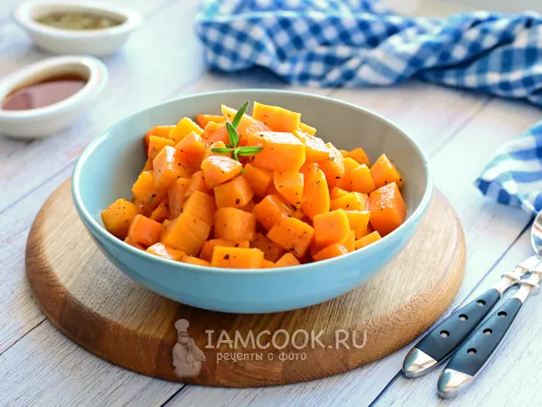 Фото блюда: Тушеная тыква кубиками с медом на сковороде