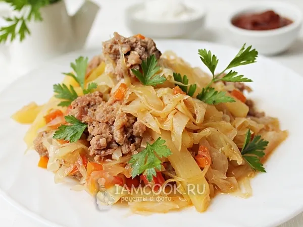 Фото блюда: Тушеная капуста с картошкой и фаршем
