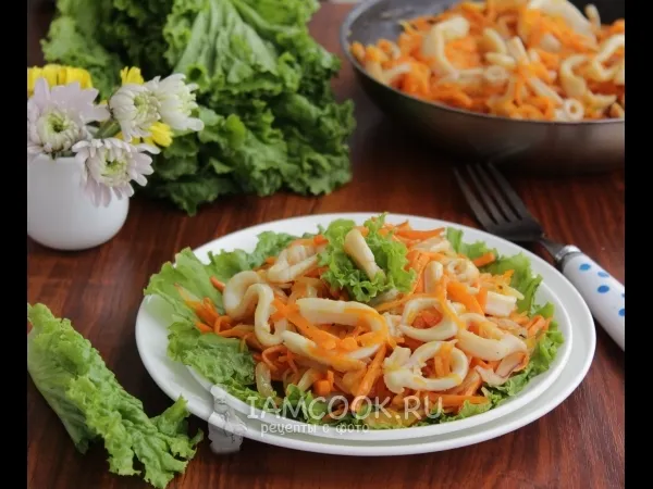 Фото блюда: Жареные кальмары с луком и морковью