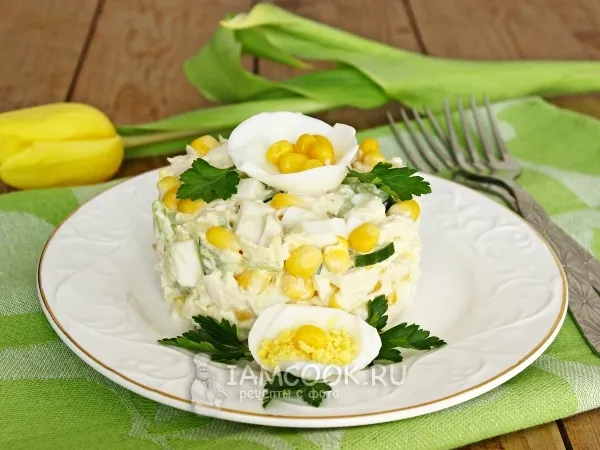 Фото блюда: Салат с куриной грудкой и кукурузой