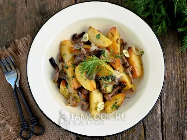 Фото блюда: Жареная картошка с бочковыми опятами