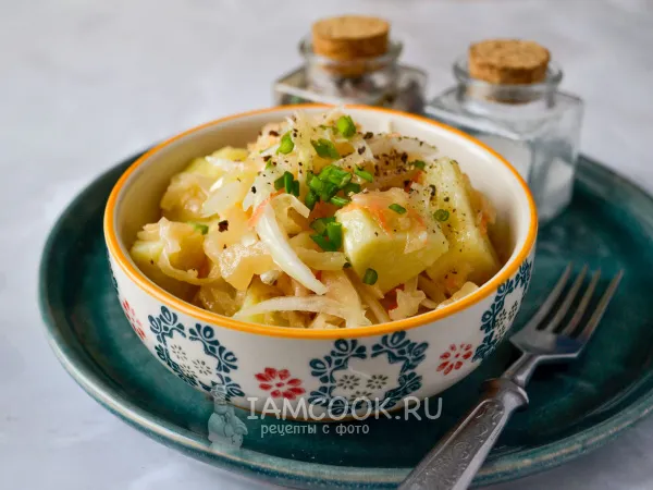 Фото блюда: Вареная картошка с квашеной капустой