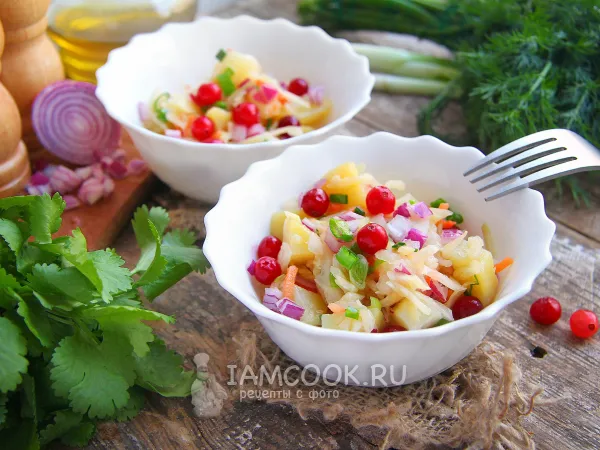 Фото блюда: Салат из квашеной капусты с картошкой