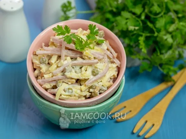 Фото блюда: Салат с омлетом, ветчиной и зеленым горошком