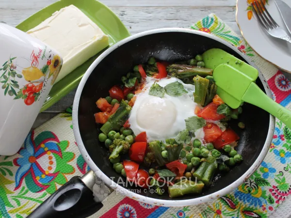 Фото блюда: Шакшука с брокколи и зеленым горошком