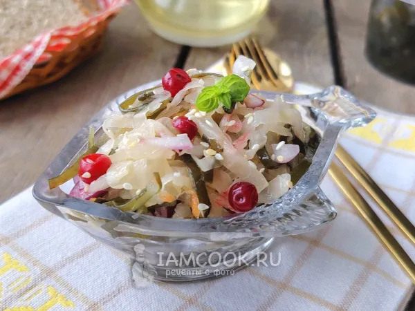Фото блюда: Салат из квашеной и морской капусты