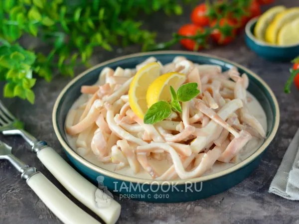 Фото блюда: Кальмары в сметанном соусе с чесноком