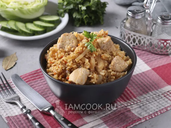 Фото блюда: Булгур с курицей и капустой в сковороде