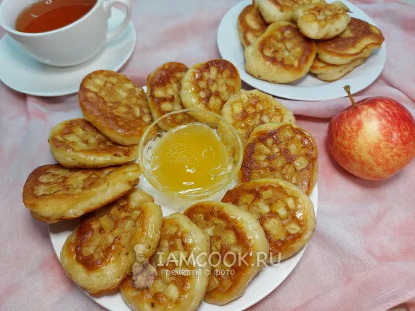 Фото блюда: Оладьи с яблочным припеком