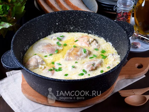 Фото блюда: Курица в молочном соусе на сковороде