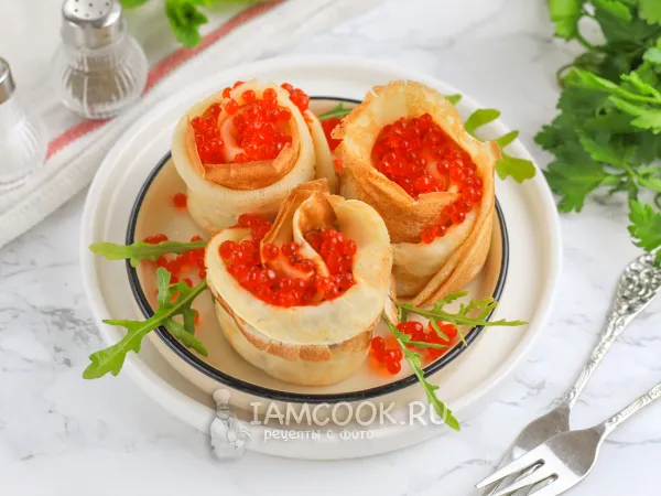 Фото блюда: Блины с красной икрой и маслом