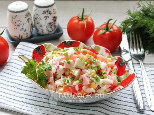 Фото блюда: Салат с крабовыми палочками, помидорами и рисом