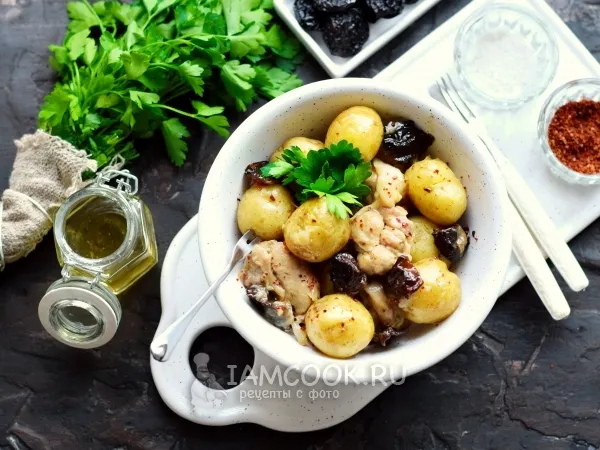 Фото блюда: Картошка с курицей и черносливом