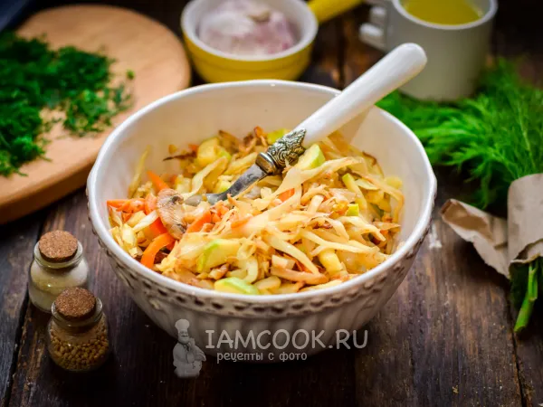 Фото блюда: Тушеная капуста с грибами и кабачками