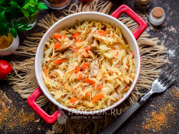 Фото блюда: Тушеная капуста с грибами в духовке