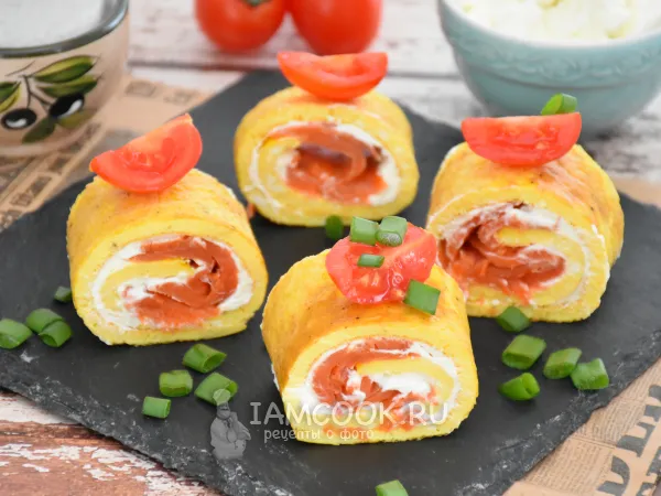 Фото блюда: Яичный рулет с семгой и творожным сыром