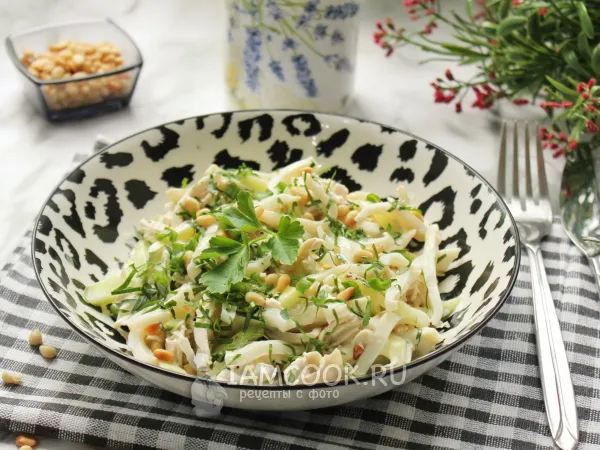 Фото блюда: Салат с кальмарами и кедровыми орешками