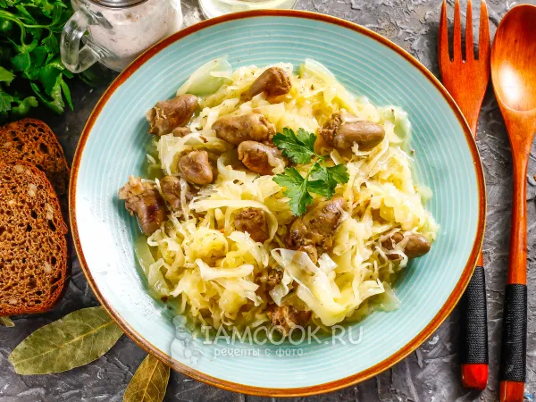 Фото блюда: Куриные сердечки, тушенные с квашеной капустой