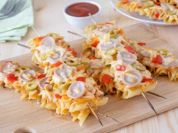Фото блюда: Макароны на шпажках (с сыром и сосисками)