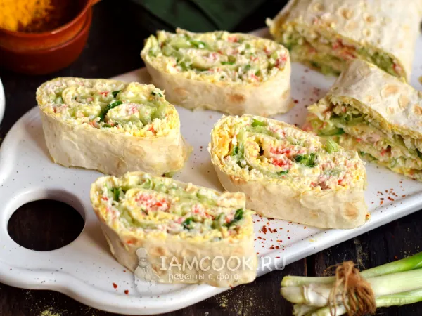 Фото блюда: Рулет из лаваша с крабовыми палочками и огурцами