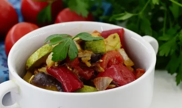 Фото блюда: Тушеные овощи с баклажанами и кабачками