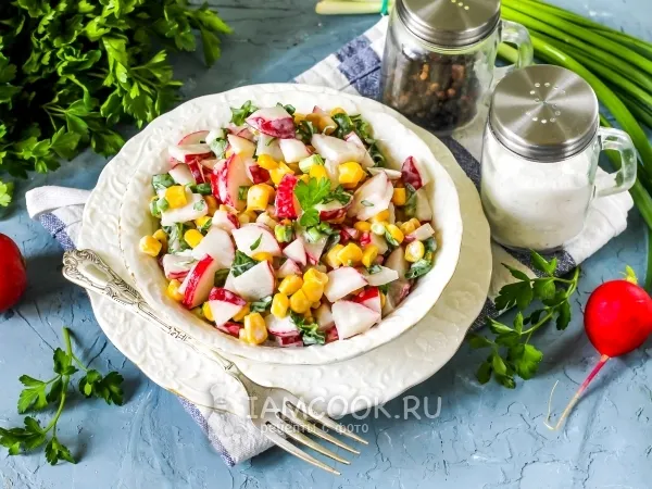 Фото блюда: Салат из редиса и кукурузы консервированной