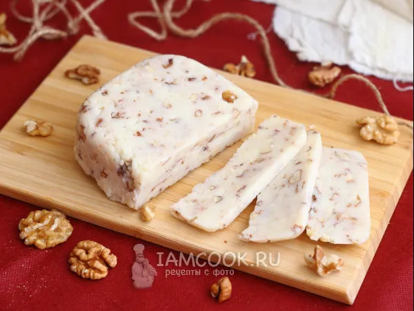 Фото блюда: Домашний сыр с грецким орехом