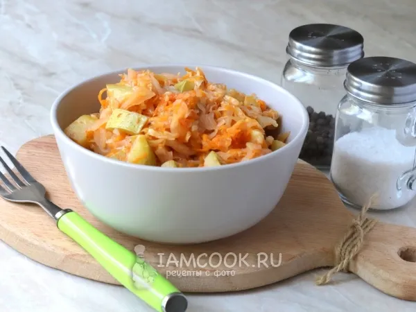 Фото блюда: Тушеная капуста с кабачками в мультиварке