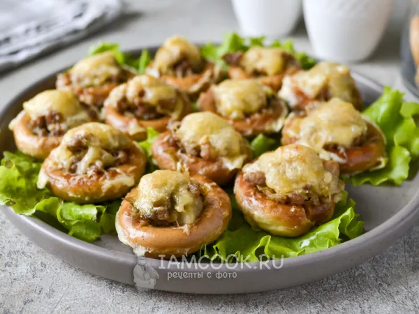 Фото блюда: Сушки с фаршем и грибами в духовке