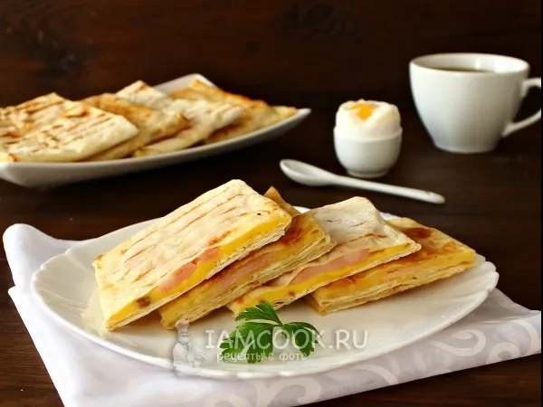 Фото блюда: Конвертики из лаваша с сыром и ветчиной