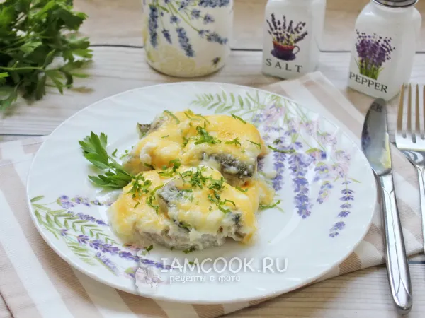 Фото блюда: Минтай в сырном соусе в духовке