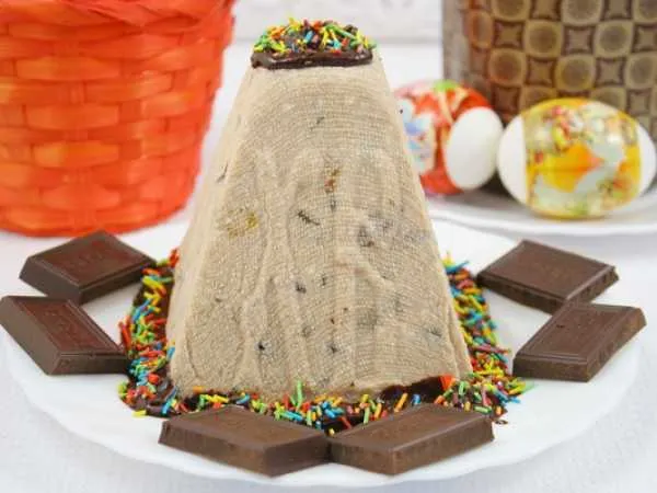 Фото блюда: Творожная пасха шоколадная с сухофруктами