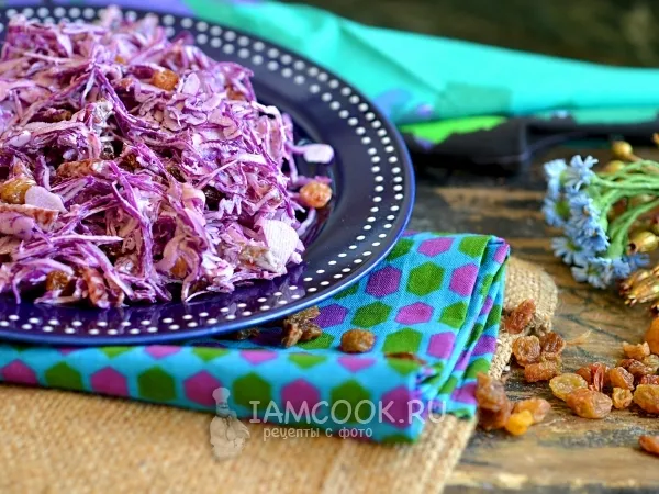 Фото блюда: Салат из краснокочанной капусты и салями