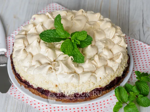 Фото блюда: Пирог с вишней и меренгой