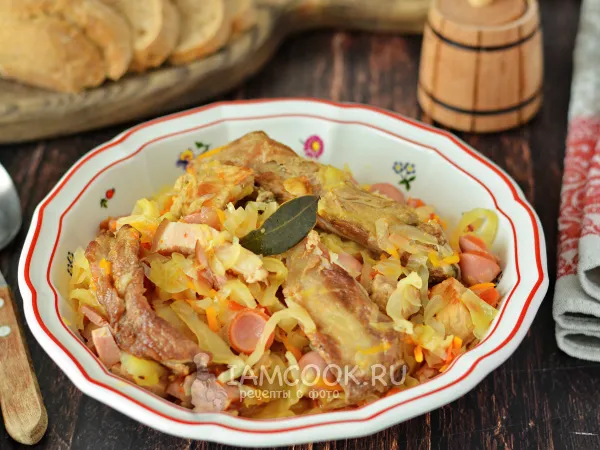 Фото блюда: Бигус из свежей и квашеной капусты (со свининой)