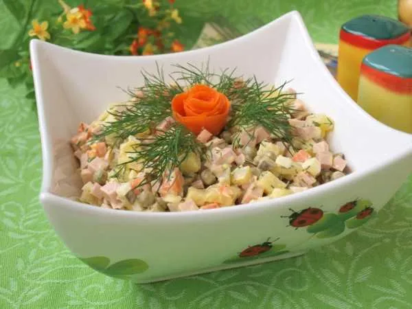 Фото блюда: Салат Оливье с колбасой